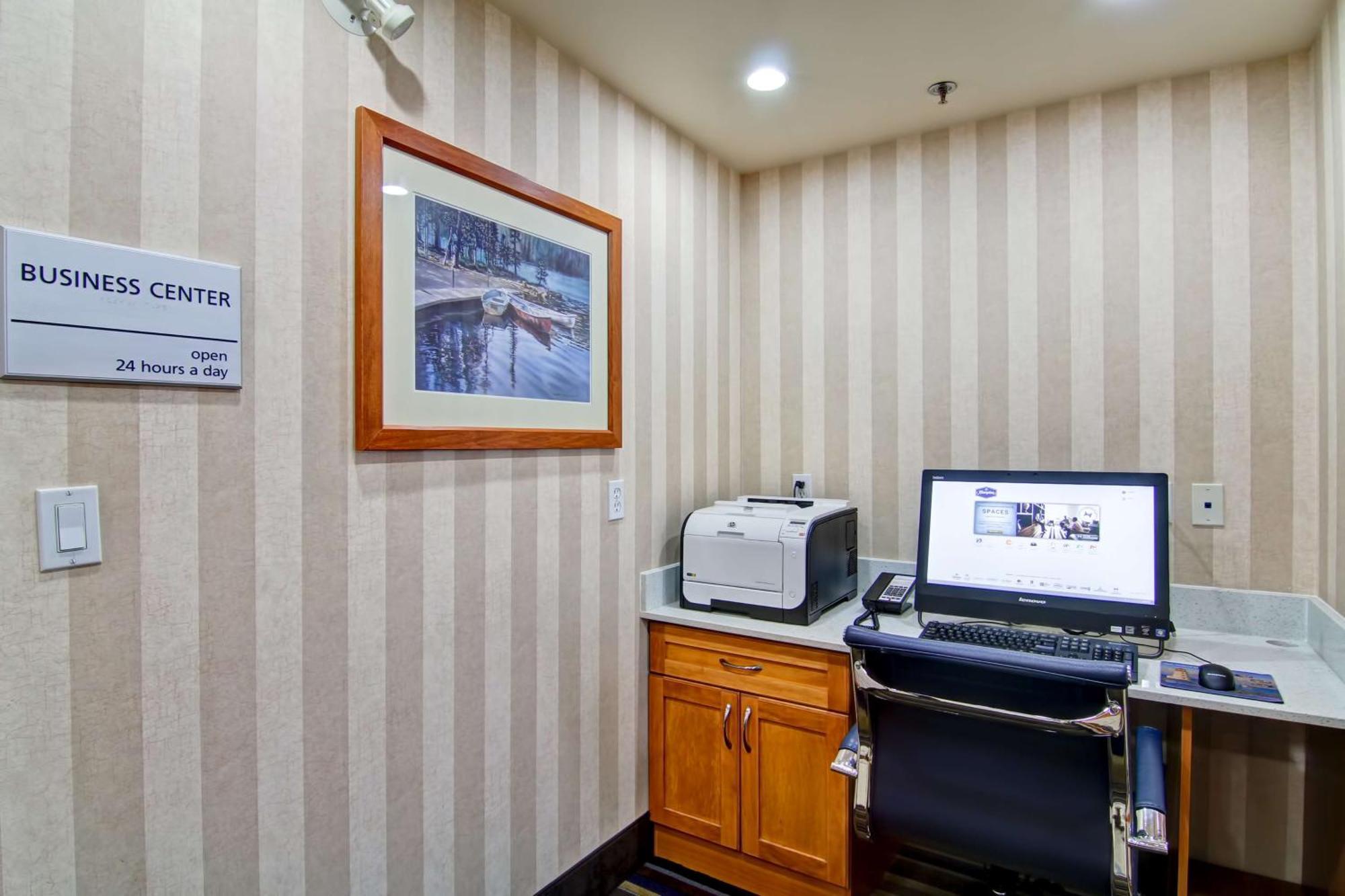 Hampton Inn By Hilton Камлупс Екстериор снимка