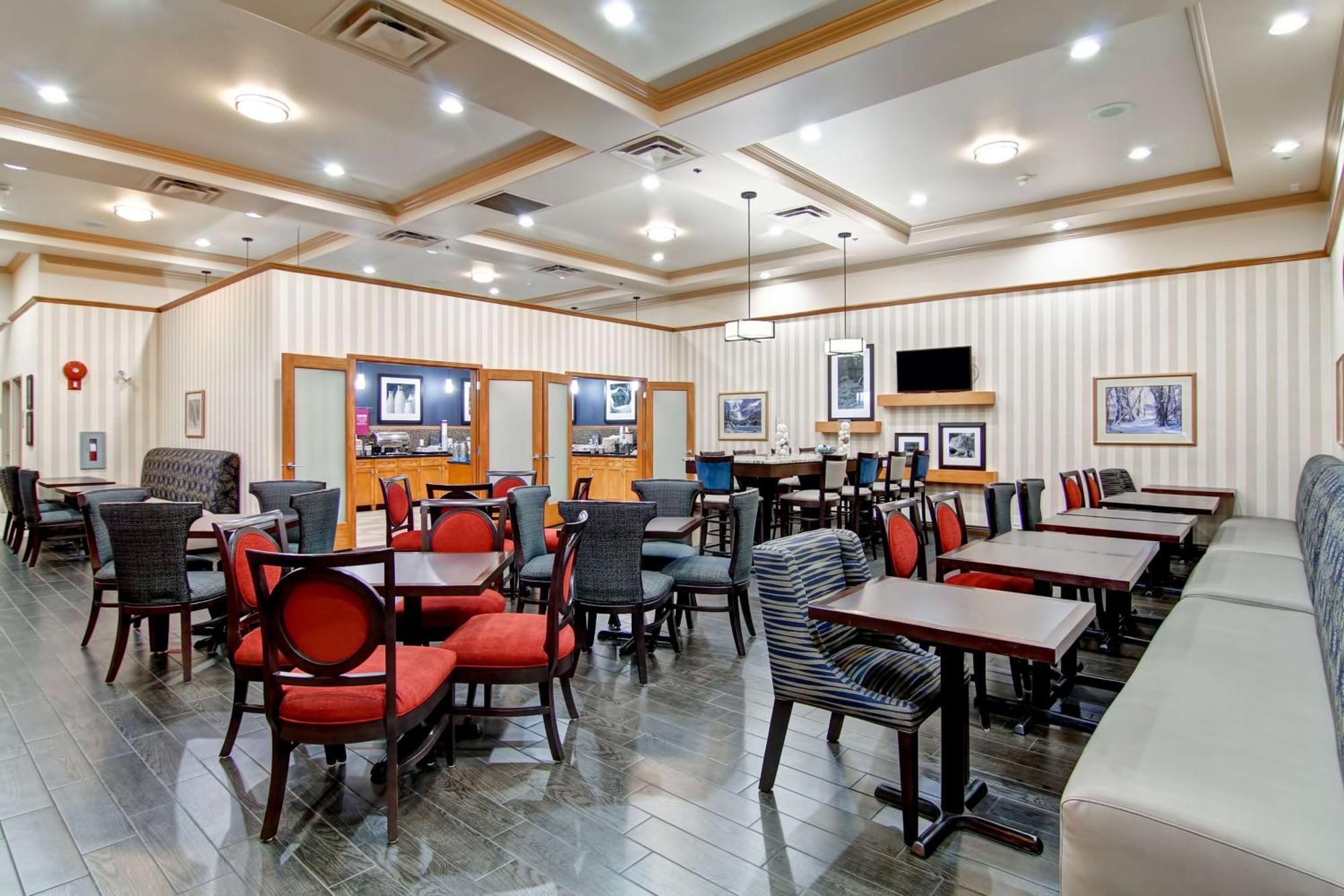 Hampton Inn By Hilton Камлупс Екстериор снимка