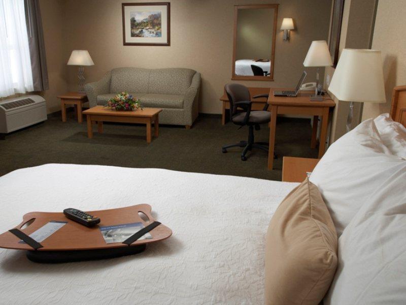 Hampton Inn By Hilton Камлупс Екстериор снимка
